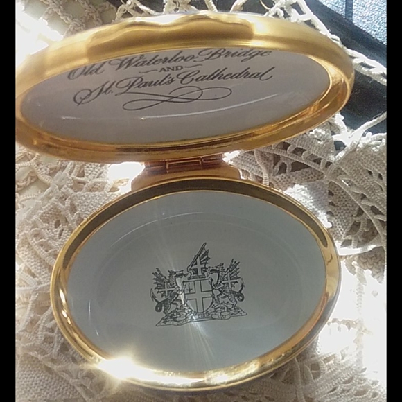 Halcyon enamel trinket box - Picture 3 of 4